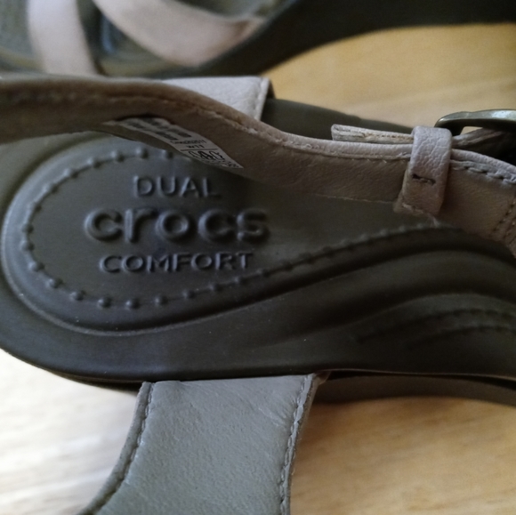 π‘π‘ CROCS FASHIONABLE SANDALS π’π’A FABULOUS GIFT π GIVING. - Picture 2 of 15